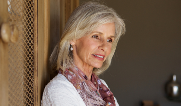 S’épanouir pleinement en valorisant sa beauté et son bien-être après 60 ans