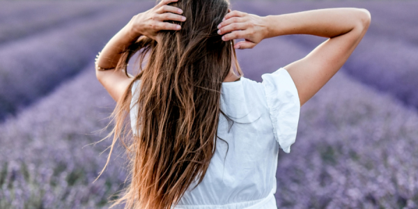 Les huiles végétales pour cheveux secs : comment choisir et utiliser les meilleures ?