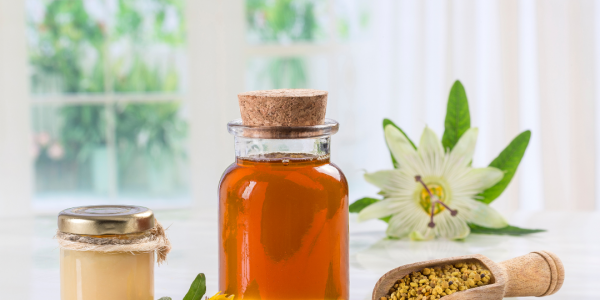 Comment Prendre Soin de Votre Peau avec Gelée Royale et Miel ?
