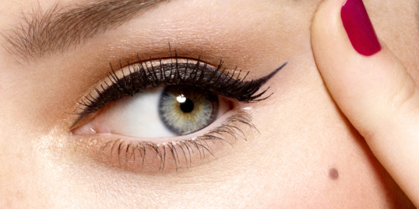 Eyeliner bio : le tutoriel complet pour un regard intense et précis