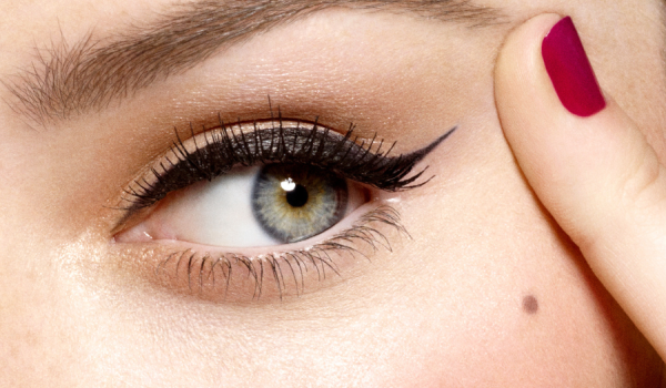 Eyeliner bio : le tutoriel complet pour un regard intense et précis