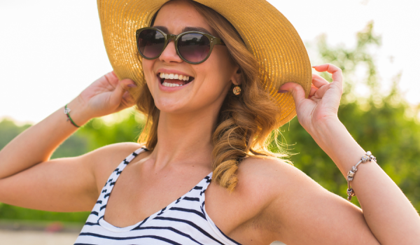 7 astuces pour garder une peau éclatante tout l'été grâce aux soins bio