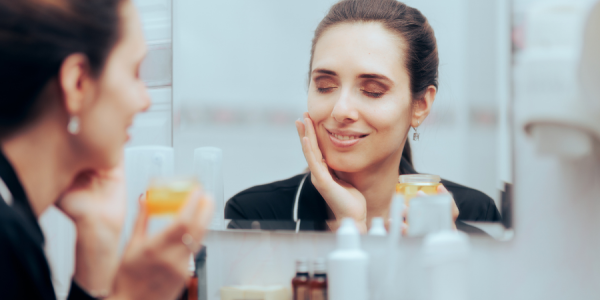 Collagène et fermeté : bien nourrir sa peau après 45 ans