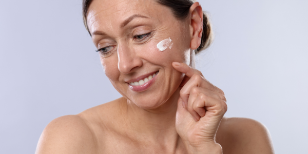 Crème de jour anti-âge : comment choisir un soin adapté à sa peau ?
