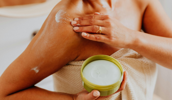 Cicatrice de brûlure : quels soins appliquer pour aider la peau à se réparer ?